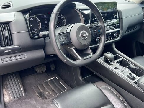 Used 2022 Nissan Pathfinder SL w/ SL Black Package AWD/4WD image 18