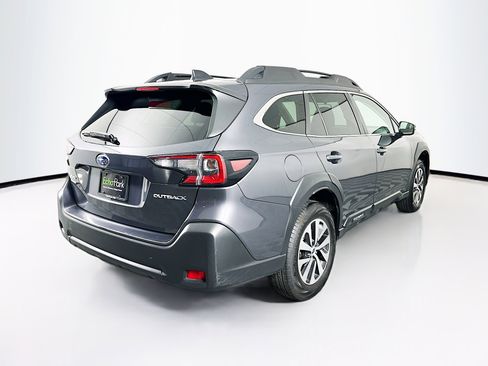 Used 2025 Subaru Outback Premium image 9