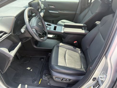 Certified 2023 Toyota Sienna XSE FWD image 24