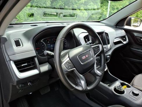 Used 2024 GMC Terrain SLE FWD image 8