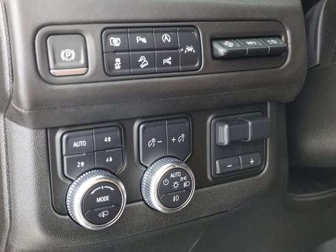 Used 2023 GMC Yukon Denali Ultimate w/ LPO, Floor Liner Package AWD/4WD image 19