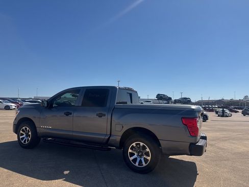 Used 2019 Nissan Titan S image 15