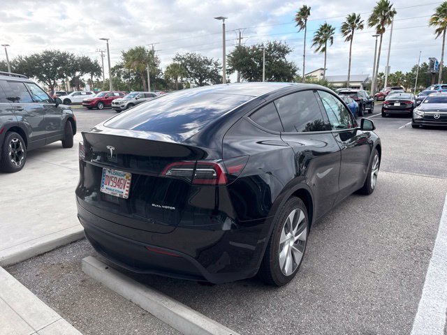 Used 2022 Tesla Model Y Long Range AWD/4WD image 5