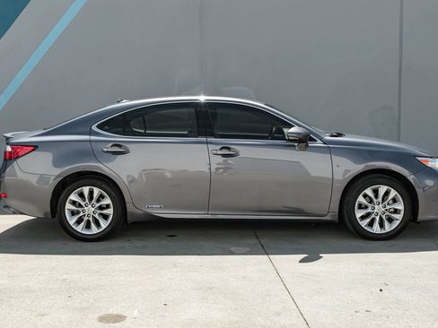 Used 2014 Lexus ES 300h w/ Luxury Package w/Bamboo Trim FWD image 7