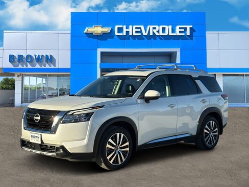 Used 2022 Nissan Pathfinder Platinum w/ Cargo Package image 6