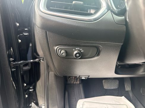 Used 2019 Chevrolet Equinox LT FWD image 18