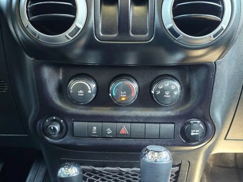 Used 2017 Jeep Wrangler Sport w/ Quick Order Package 24S AWD/4WD image 21