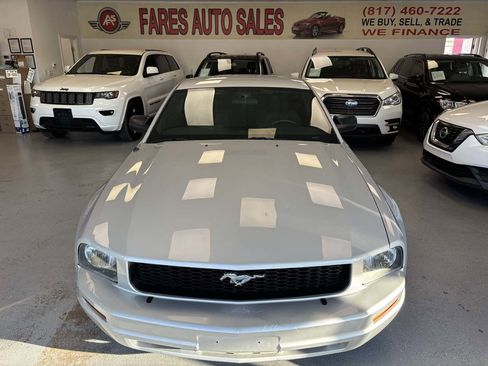 Used 2005 Ford Mustang Deluxe image 1
