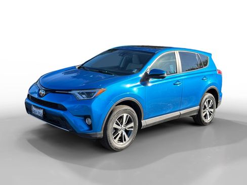 Used 2017 Toyota RAV4 XLE image 1