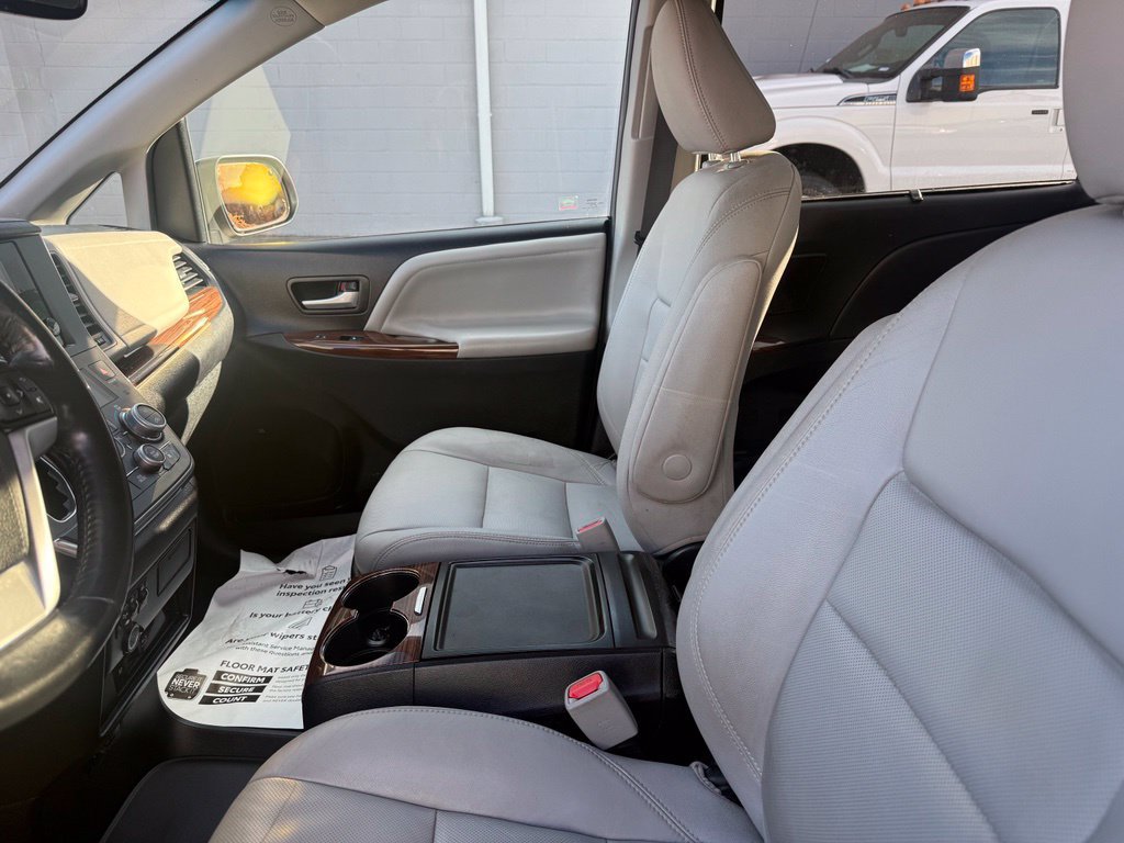 Used 2015 Toyota Sienna Limited Premium AWD/4WD image 3