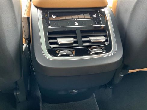 Used 2023 Volvo XC90 B6 Ultimate image 38