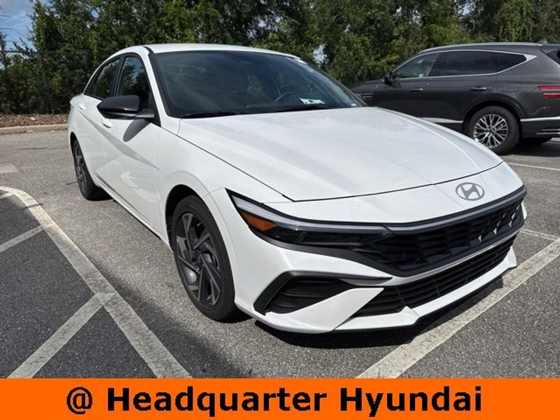 Certified 2025 Hyundai Elantra SEL image 1