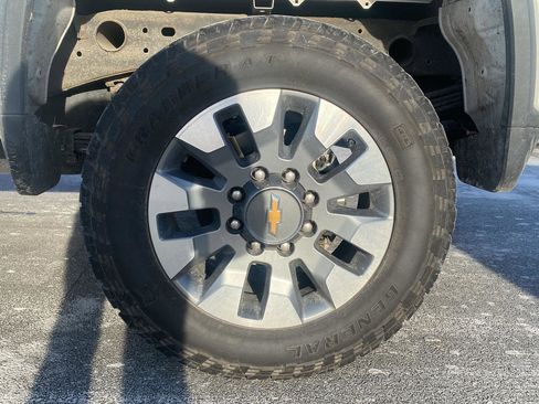 Used 2023 Chevrolet Silverado 2500 Custom w/ Custom Value Package image 10