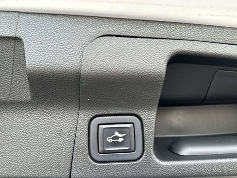 Used 2022 GMC Acadia AT4 w/ Technology Package image 33