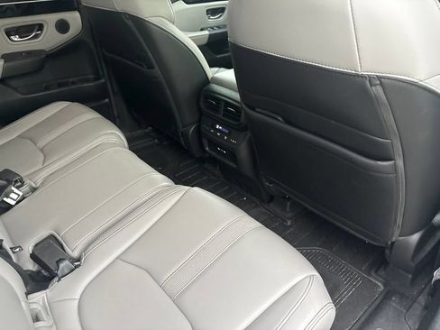 Used 2025 Honda Pilot EX-L image 22