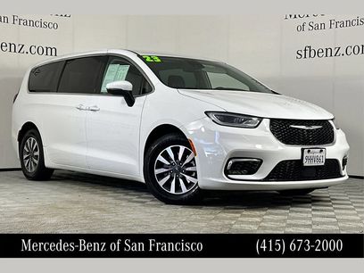 Used 2023 Chrysler Pacifica Touring-L