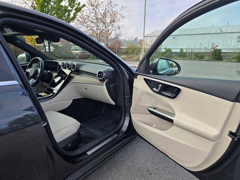 Used 2025 Mercedes-Benz C 300 Sedan image 12
