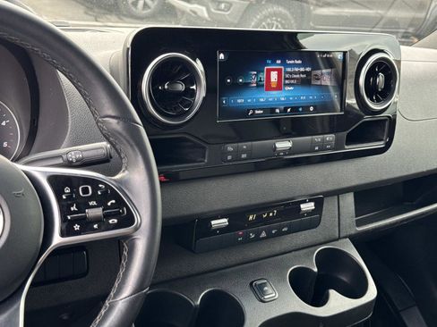 Used 2022 Mercedes-Benz Sprinter 2500 image 3