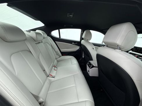 Used 2024 Genesis G70 2.5T image 41