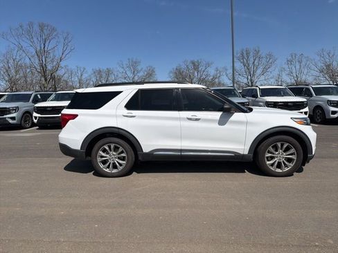 Certified 2021 Ford Explorer XLT w/ Equipment Group 202A image 5