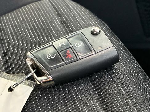 Certified 2024 Volkswagen Tiguan S image 9