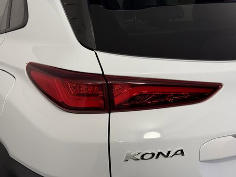 Used 2021 Hyundai Kona Limited w/ Cargo Package image 9