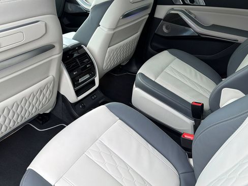 Used 2025 BMW X7 M60i image 15