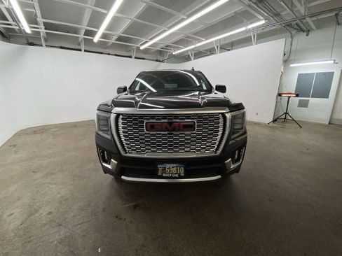 Used 2021 GMC Yukon XL Denali w/ Denali Premium Package image 9