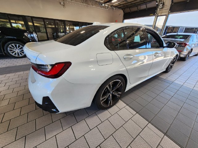 Used 2023 BMW M340i RWD image 4