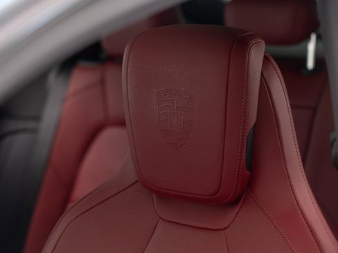 Certified 2025 Porsche Macan Electric RWD image 19