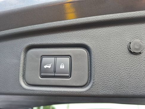 Used 2025 Nissan Pathfinder SV w/ SV Premium Package FWD image 27