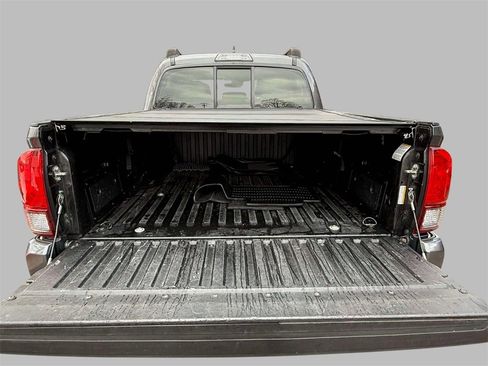 Used 2018 Toyota Tacoma SR w/ SR Convenience Package image 17