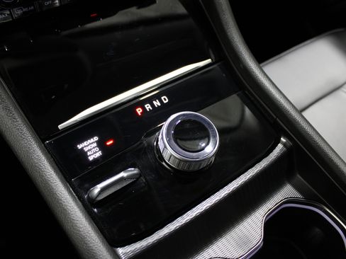 Used 2024 Jeep Grand Cherokee Limited image 18