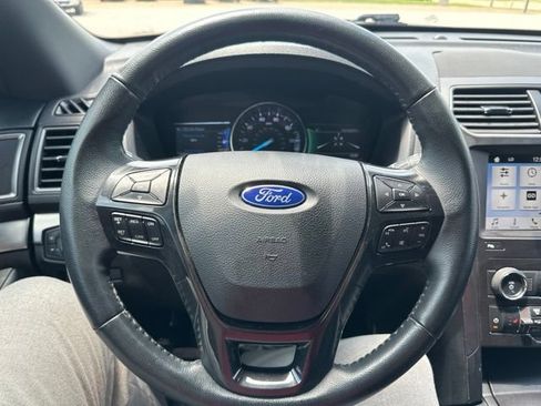 Used 2019 Ford Explorer XLT w/ Equipment Group 202A FWD image 35