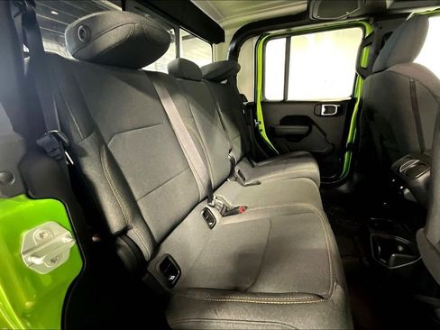 New 2025 Jeep Gladiator Sport image 9