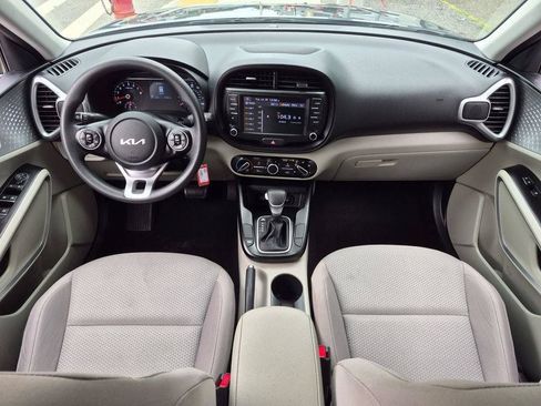 Certified 2022 Kia Soul LX w/ Technology Package FWD image 19