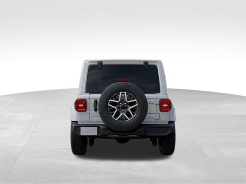 Used 2025 Jeep Wrangler Unlimited Sahara AWD/4WD image 9