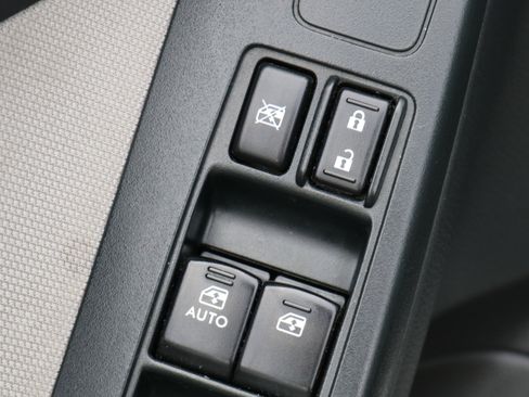 Used 2015 Subaru Forester 2.5i Premium w/ All-Weather Package image 10