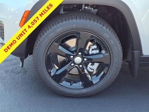 New 2025 Jeep Grand Cherokee L Limited w/ Luxury Tech Group II AWD/4WD image 23