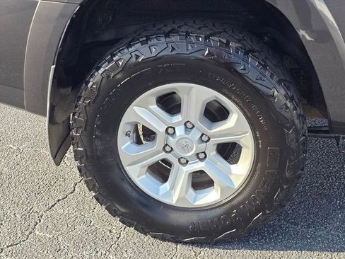 Used 2014 Toyota 4Runner SR5 image 31