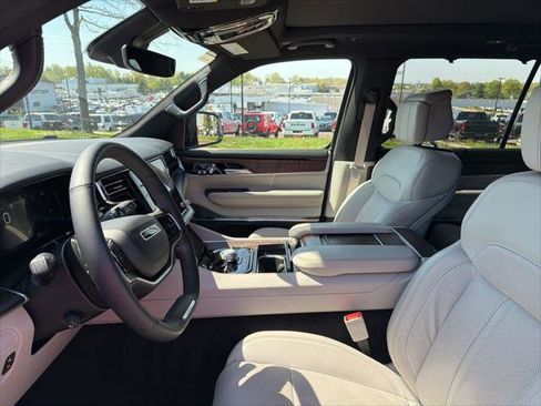 Certified 2025 Jeep Grand Wagoneer 4WD image 7