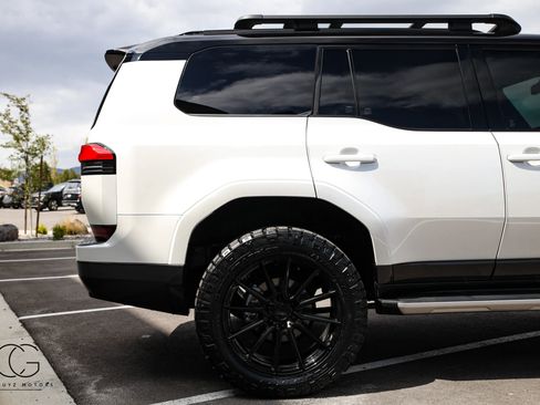 Used 2025 Lexus GX 550 w/ Accessory Package (2T) AWD/4WD image 15