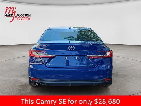 Used 2025 Toyota Camry SE FWD image 11