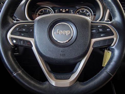 Used 2015 Jeep Cherokee Latitude w/ Cold Weather Group AWD/4WD image 32