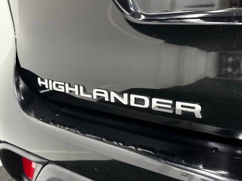 Used 2024 Toyota Highlander XLE AWD/4WD image 8