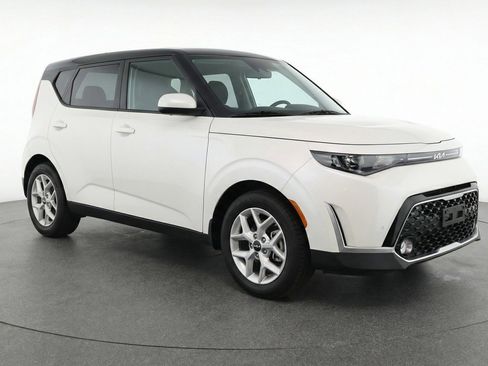 Used 2025 Kia Soul LX w/ LX Technology Package image 1