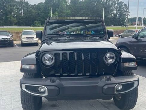 Used 2023 Jeep Gladiator Sport AWD/4WD image 3