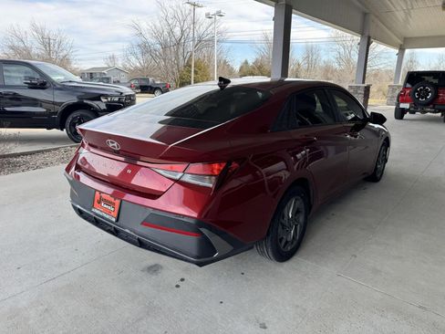 Used 2024 Hyundai Elantra SEL image 16