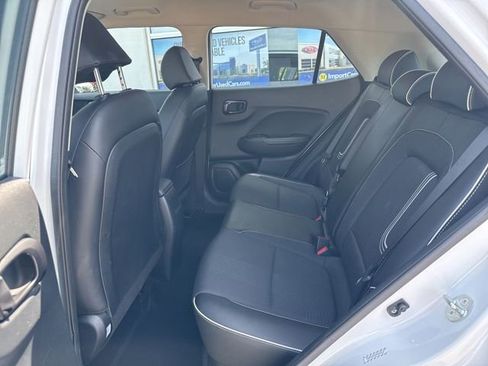 Used 2023 Hyundai Venue Limited FWD image 16