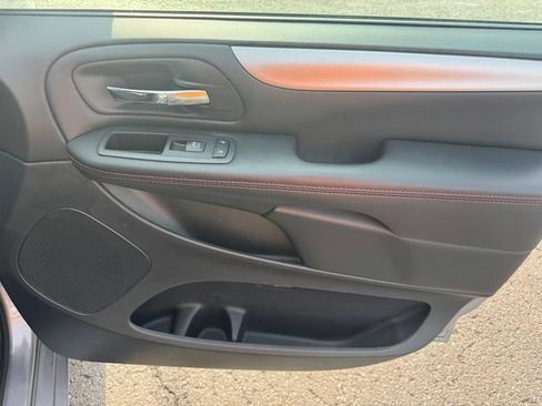 Certified 2017 Dodge Grand Caravan GT FWD image 13